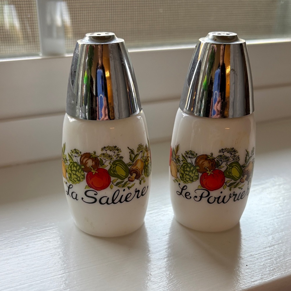 Vintage Chic Vegetable Design Salt and Pepper Shakers